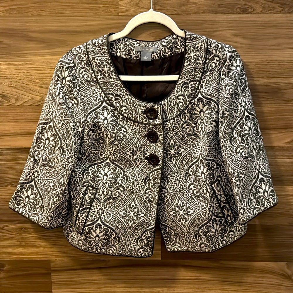 Ann Taylor Damask Brown White Cream Button Up Lined Cropped Jacket 6